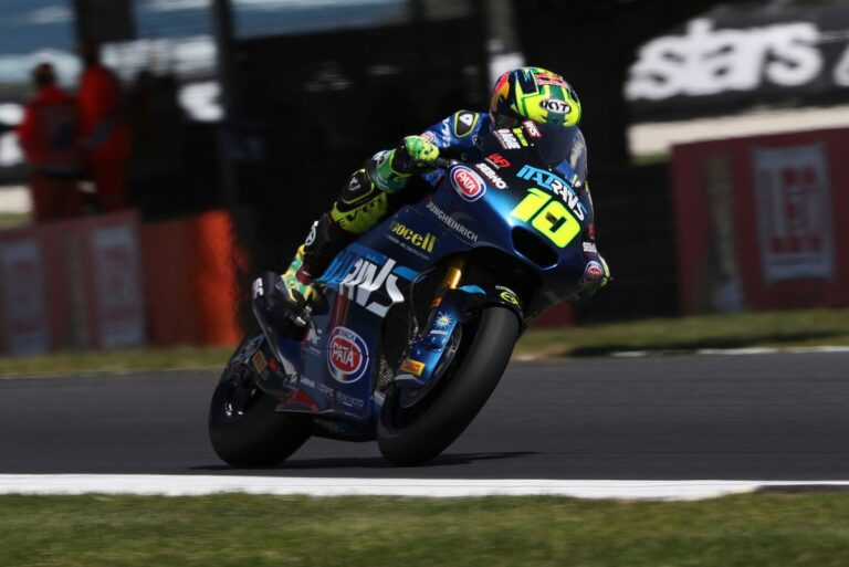 Diogo Moreira seals Moto2 championship at Valencia finale