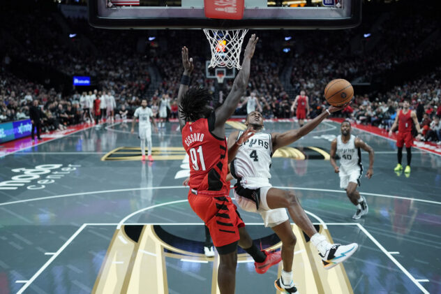 Highlights: De’Aaron Fox detonates for 37 points in win over the Portland Trail Blazers