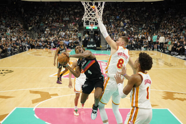 Highlights: Spurs’ balanced scoring secures win over Hawks