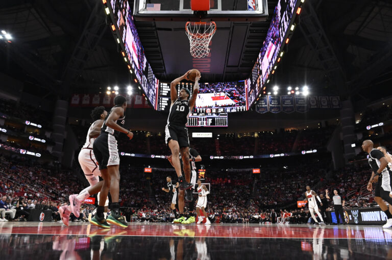 It’s time for Basketball: Spurs vs Houston Rockets