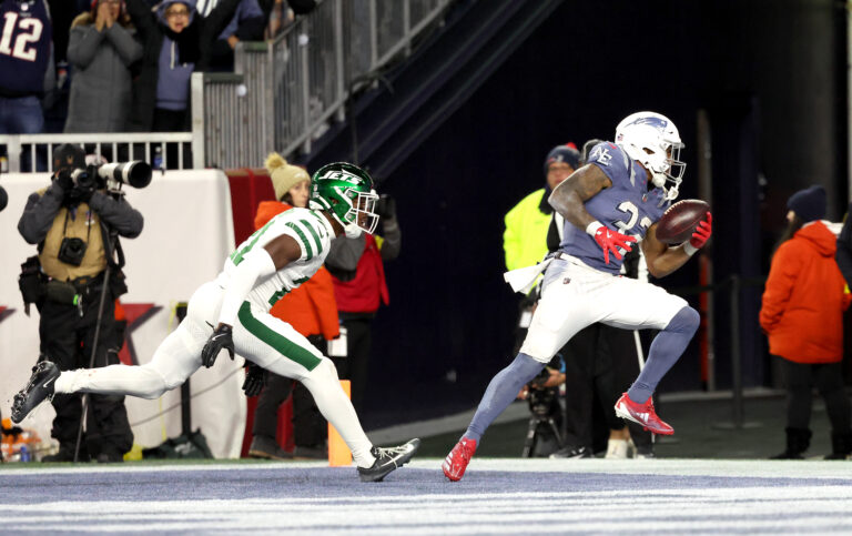 Jets’ once-vaunted defense — and Aaron Glenn’s specialty — is just as bad as the offense