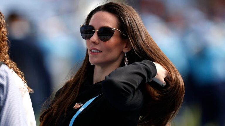 Jordon Hudson takes swipe at critics with message on necklace as she watches UNC win