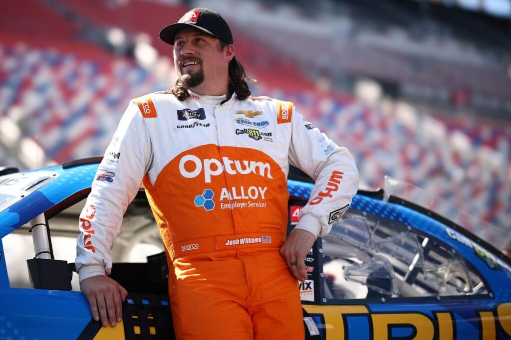 Josh Williams signs multi-year deal to drive for DGM Racing