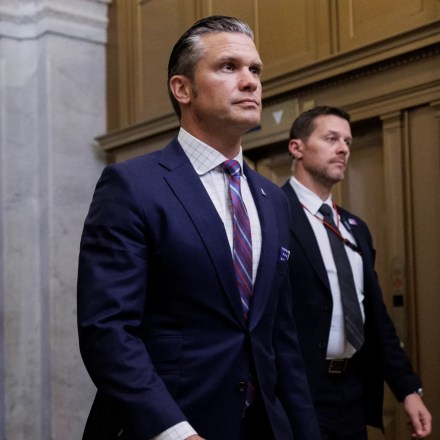 Lawmaker Challenges ICE Plan to Hire Bounty Hunters