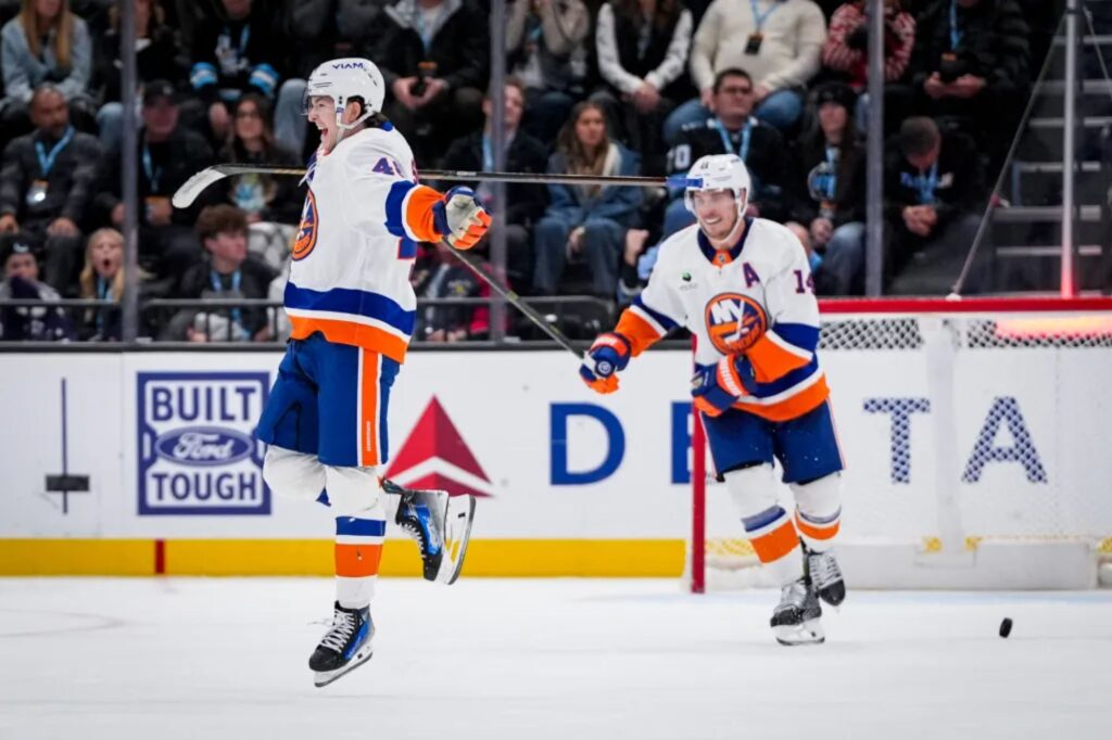 Matthew Schaefer scores in OT as Islanders win fourth straight in thriller