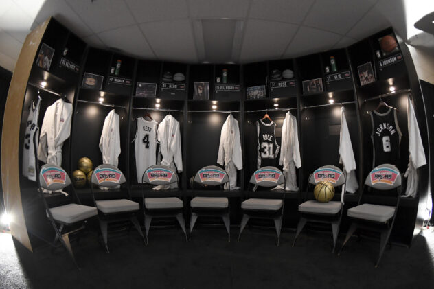 Open Thread: Spurs reveal the teammate with the messiest locker
