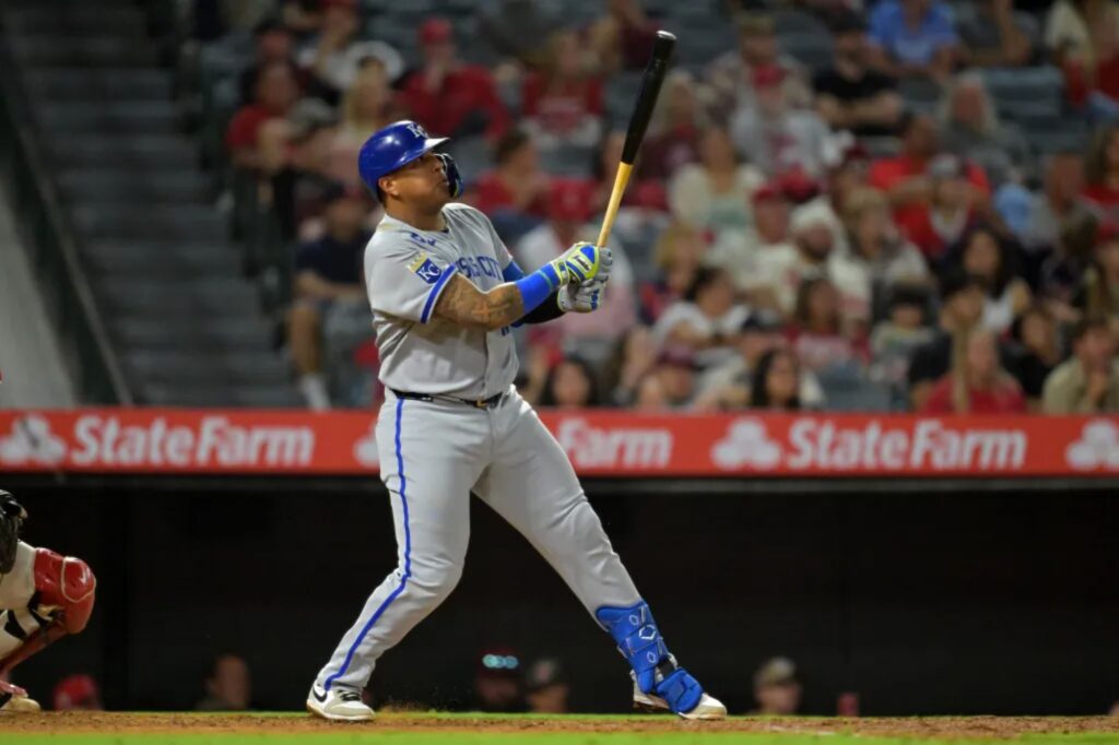 Royals keeping Salvador Perez on two-year, $25 million extension