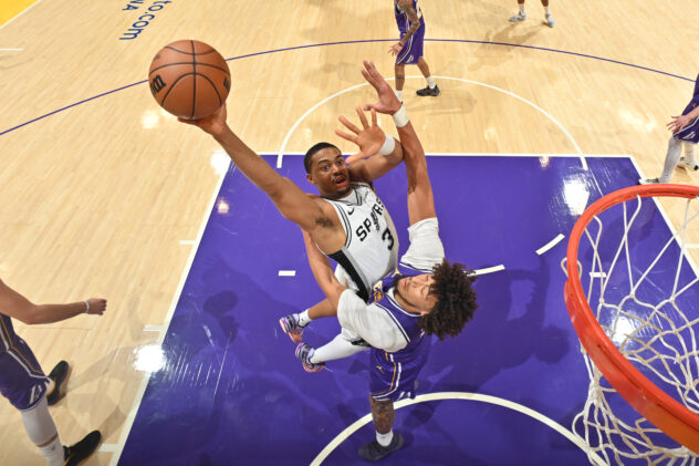 San Antonio at Los Angeles, Final Score: Spurs foul troubles help the Lakers to a 118-116 win