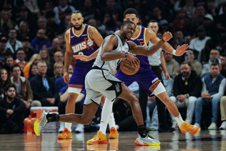 San Antonio at Phoenix, Final Score: Spurs fall apart to start road trip, 111-102