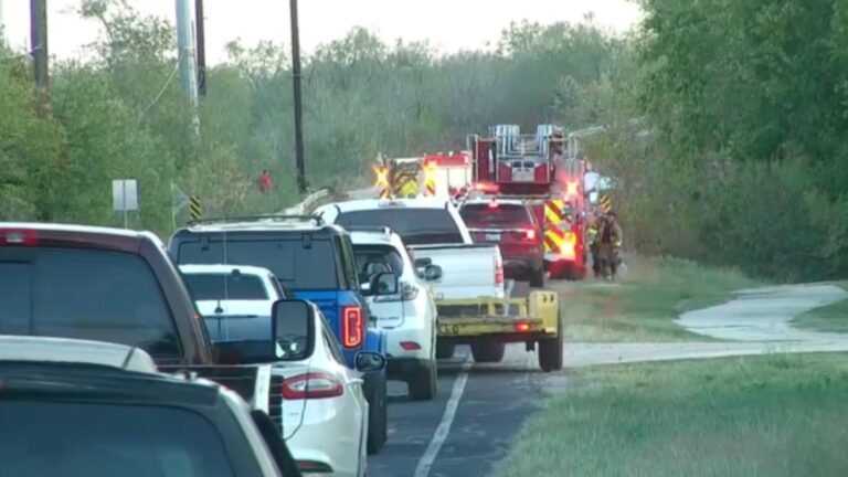 Several hospitalized following multi-vehicle crash on South Side, San Antonio police say