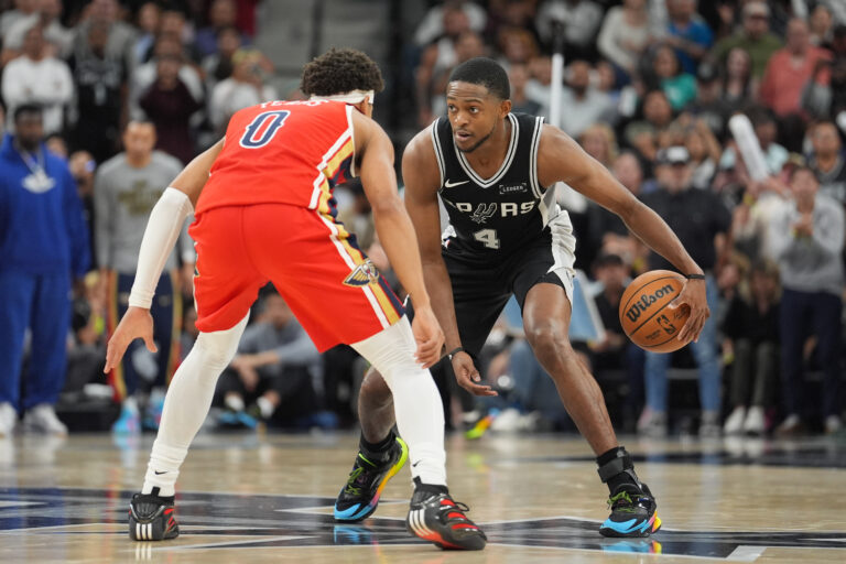 Spurs hold off pesky Pelicans, get a win in De’Aaron Fox’s season debut