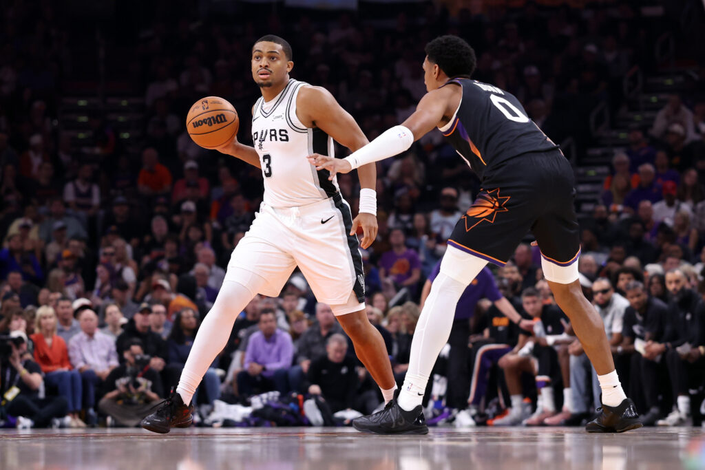 Spurs outgunned by hot-shooting Suns in first loss of the season