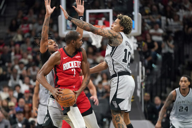Spurs show character in ugly, chaotic win over the Rockets
