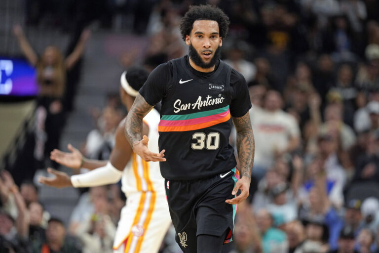 Spurs top Hawks with strong 3-point shooting and bench play
