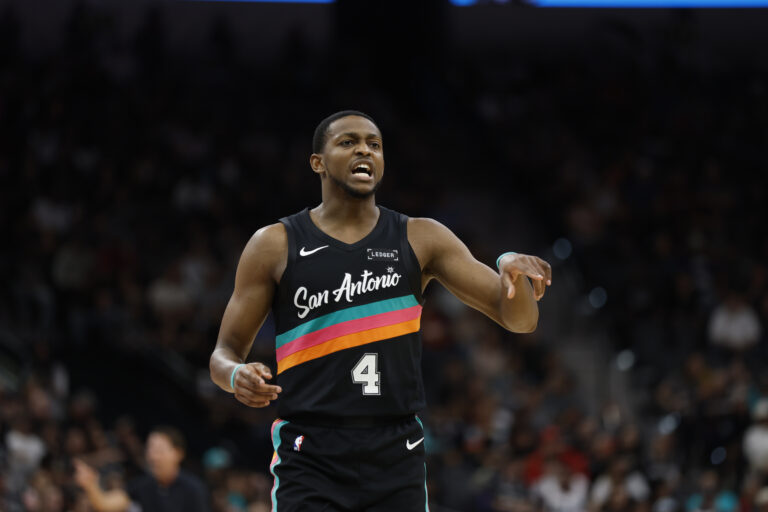 The Spurs aren’t letting injury problems sink them in the standings