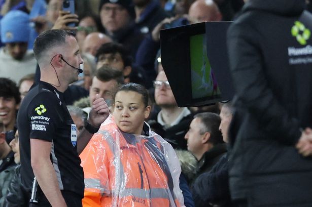 VAR controversy in Man City vs Liverpool divides pundits - 'Contact is minimal'