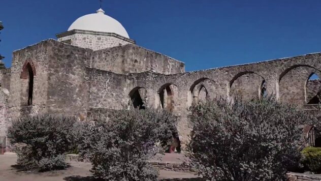 Volunteers make school field trips to Missions possible, despite government shutdown
