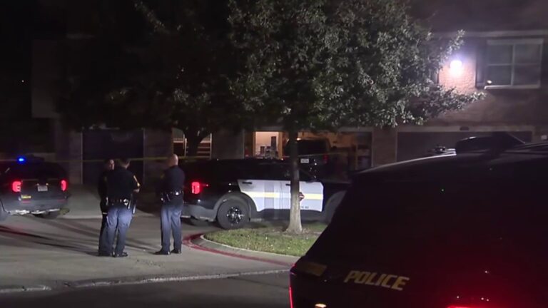 2 dead in shooting at Stone Oak apartment complex, SAFD says