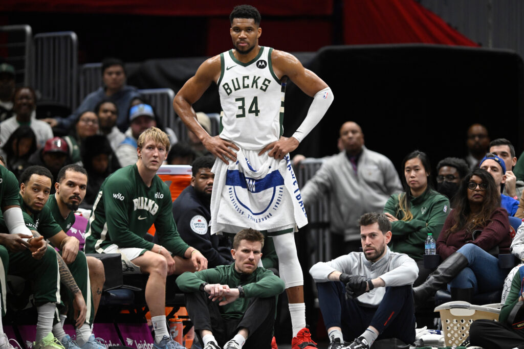 Giannis Antetokounmpo meets with Bucks teammates to clear air on trade rumors