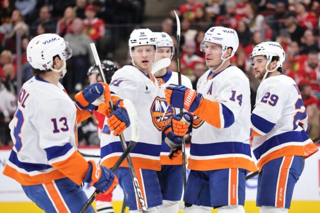 Islanders end 2025 on high note with thrilling shootout win over Blackhawks