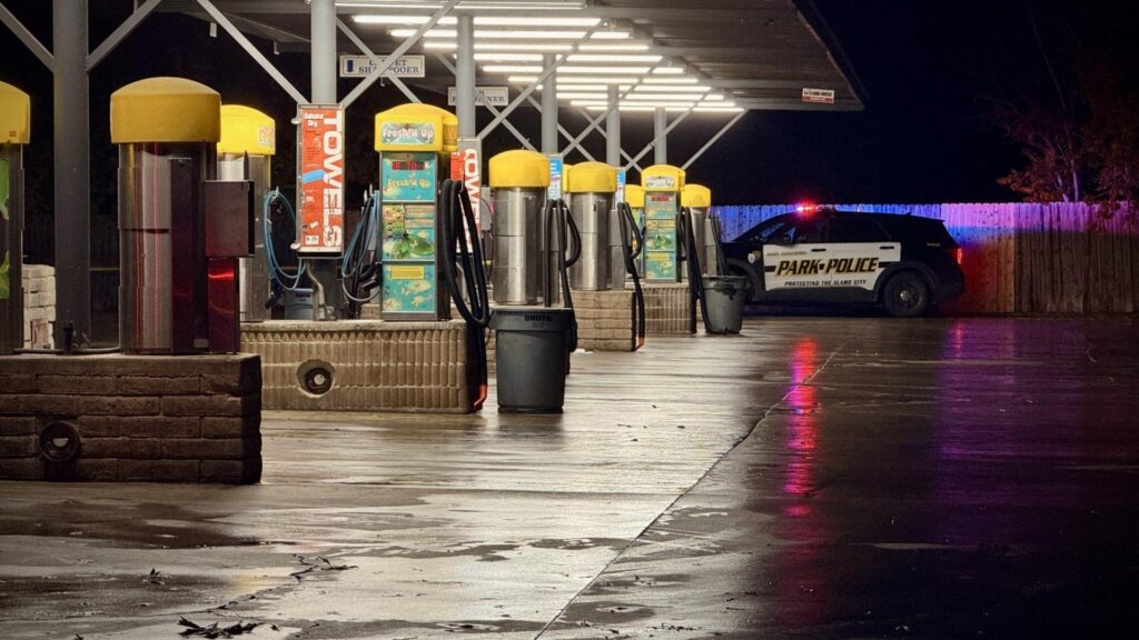 Man sustains life-threatening injuries after being stabbed in neck on South Side, SAPD says