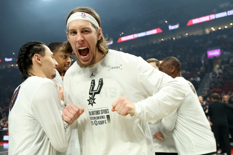Open Thread: Kelly and Jackie Olynyk shared a heartfelt holiday story