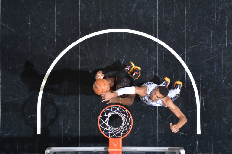 Open Thread: Victor Wembanyama tallies his 100th straight game with a dunk
