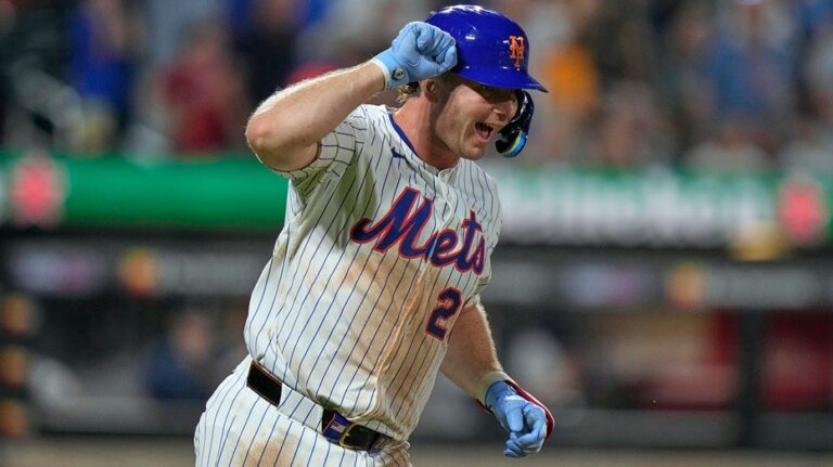 Orioles sign star slugger to record contract: reports