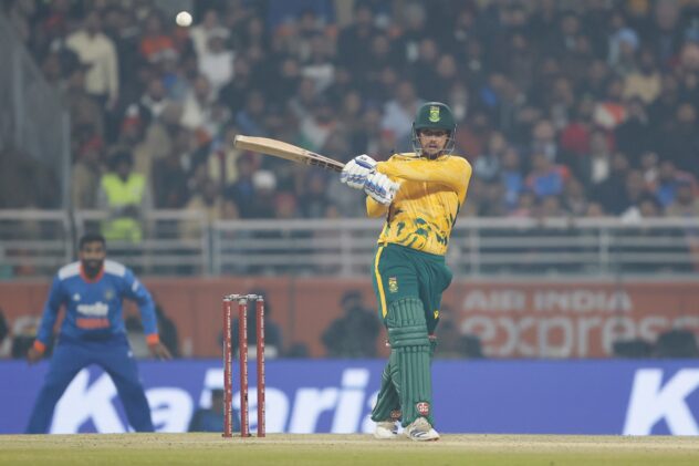 Quinton de Kock's 90 powers SA to massive win