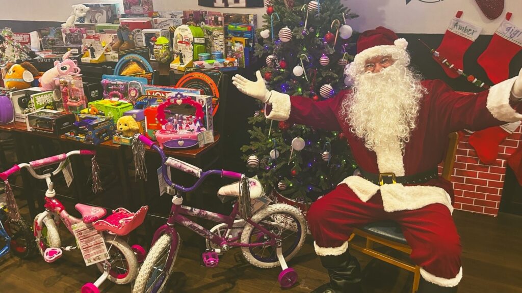 Schertz pizzeria offering free toys to families in need ahead of Christmas Day