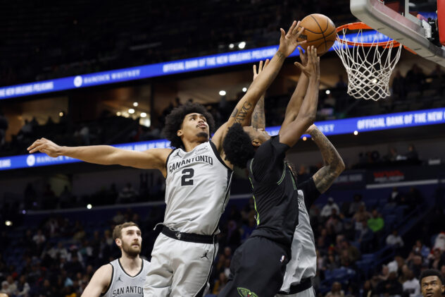 Spurs survive another disastrous third quarter to beat New Orleans