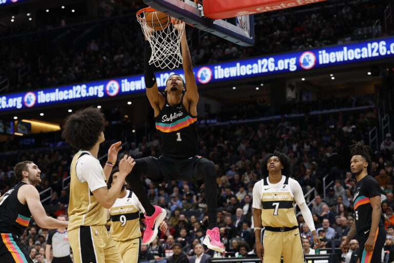 Spurs take care of business against shorthanded Wizards