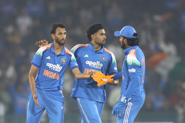 Ten Doeschate explains India's battle with the dew