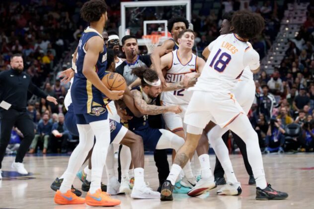 Two players ejected after punches thrown during Pelicans-Suns game in wild scene