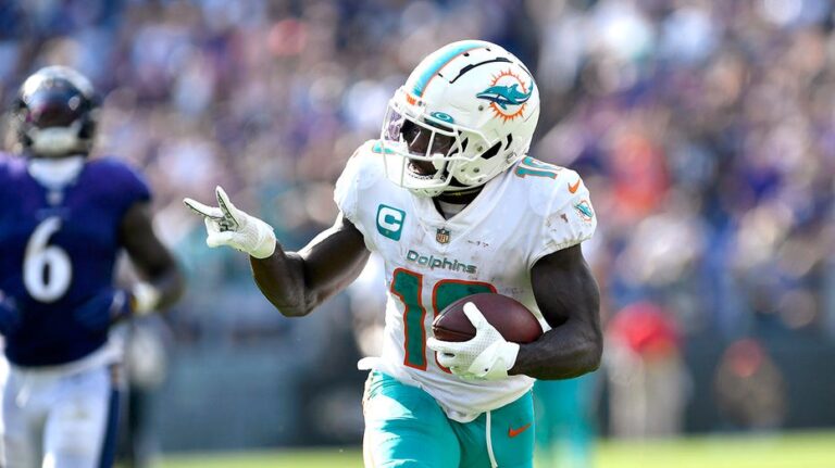 Tyreek Hill posts cryptic social media meme after Dolphins bench Tua Tagovailoa