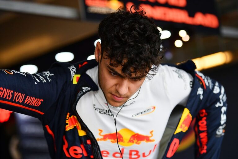 Arvid Lindblad warned by Racing Bulls that F1 debut will be “difficult”