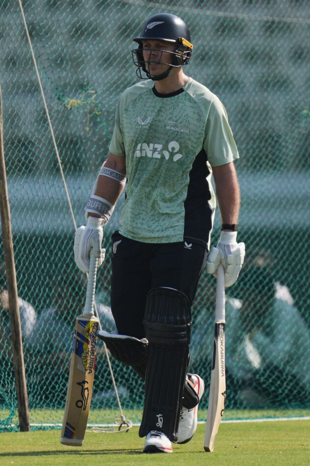 Bracewell in doubt for India T20Is after picking up calf strain