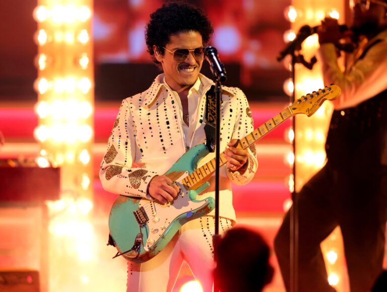 Bruno Mars Plots Sprawling Stadium Tour
