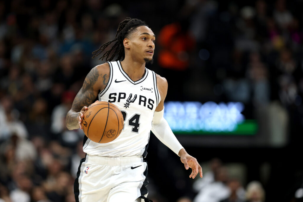 Devin Vassell out vs. Knicks with adductor strain, Stephon Castle questionable with sprained thumb