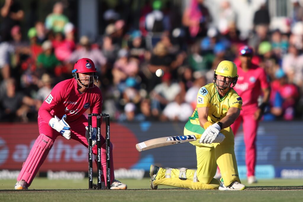 Du Plooy, spinners take Joburg Super Kings into playoffs