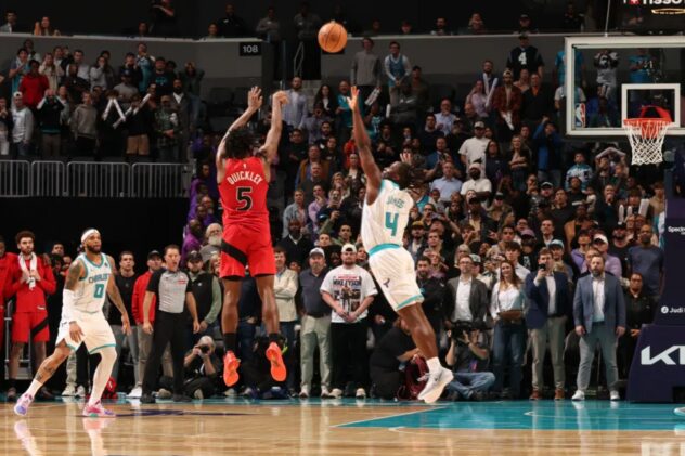 Immanuel Quickley hits buzzer-beating 3-pointer to propel Raptors to win