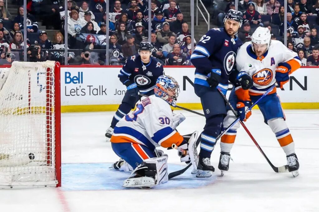 Islanders defense struggles in rough road loss to Jets