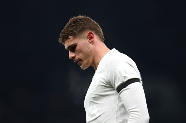 Liverpool transfer news as Micky van de Ven 'pushing' for exit amid Mohamed Salah claim