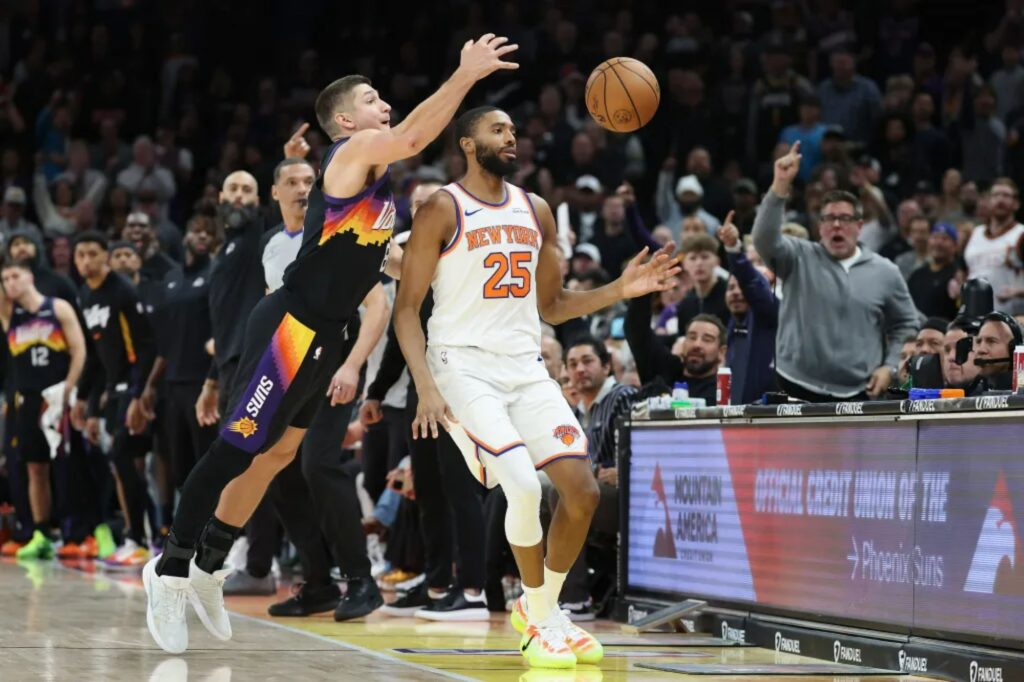 Mikal Bridges wrong to rely on refs on pivotal play in Knicks’ loss to Suns: Mike Brown