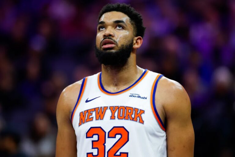 Mike Brown calls out Karl-Anthony Towns for a lazy play in Knicks’ loss