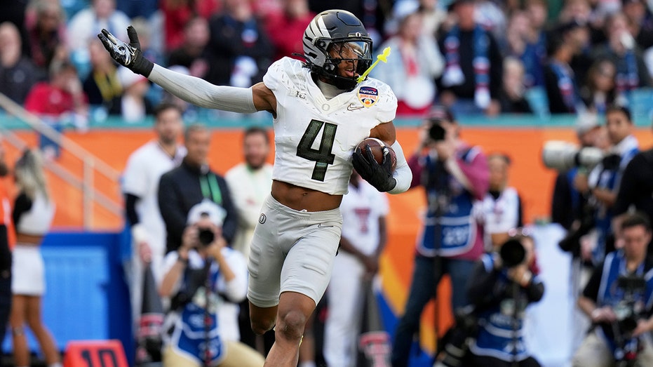 Oregon shuts out Texas Tech to win Orange Bowl behind dominant defensive outing