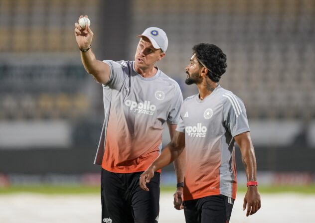 Reddy and Lennox come in; New Zealand ask India to bat in Rajkot