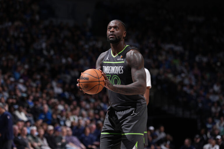 San Antonio at Minnesota Timberwolves, Final Score: Spurs fall to Timberwolves comeback 104-103