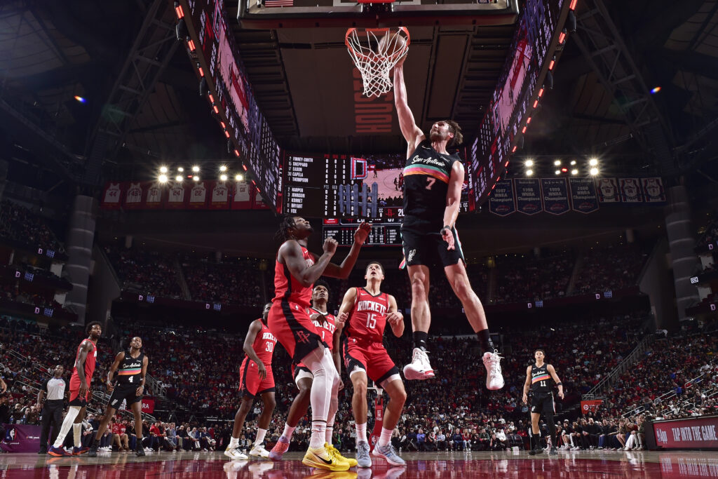Spurs can’t keep up hot shooting in loss to Rockets