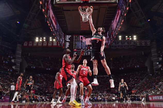 Spurs can’t keep up hot shooting in loss to Rockets